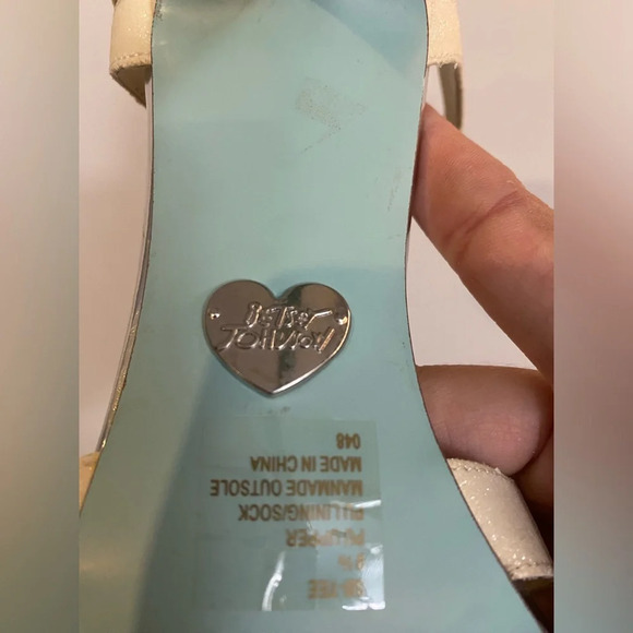 Betsey Johnson cream glitter heels with t strap and buckle closure 9.5 wedding - Picture 12 of 13